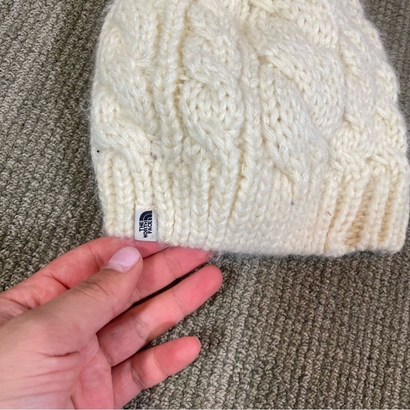 North Face Cream Pom pom Toque - Picture 3 of 5